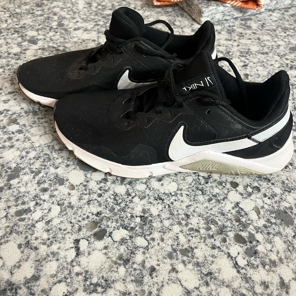 Nike Dual-Tone Black and White Trainers